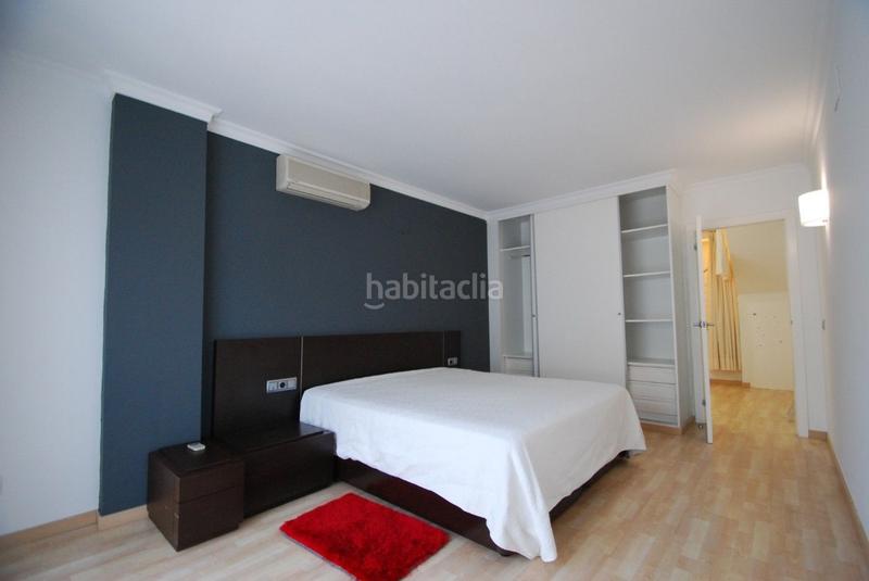 Foto 5d1aacbd-9550-425a-8d01-69c03b066629. Dúplex amb calefacció aparcament a Centre Figueres