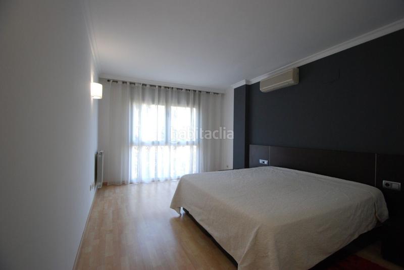 Foto a8a6cb32-4a3a-415b-985d-de32bb469d2d. Dúplex amb calefacció aparcament a Centre Figueres