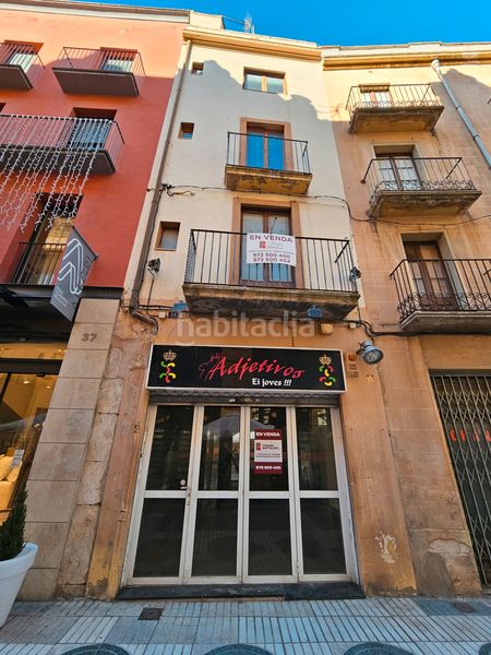 Foto 1b07a765-8610-4e69-b598-b9218d013e7c. Edificio in carrer de peralada 39 in Centre Figueres