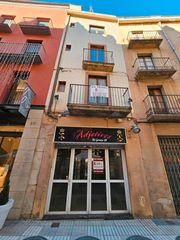 Geb�ude in Carrer de peralada 39. Edificio a reformar en venta en el centro de figueres