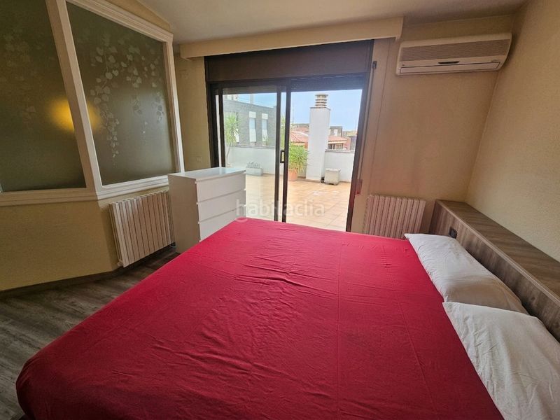 Foto b9b6ee1c-aa7b-4e55-b354-53d3bf383bed. Dúplex amb xemeneia calefacció aparcament a Centre Figueres