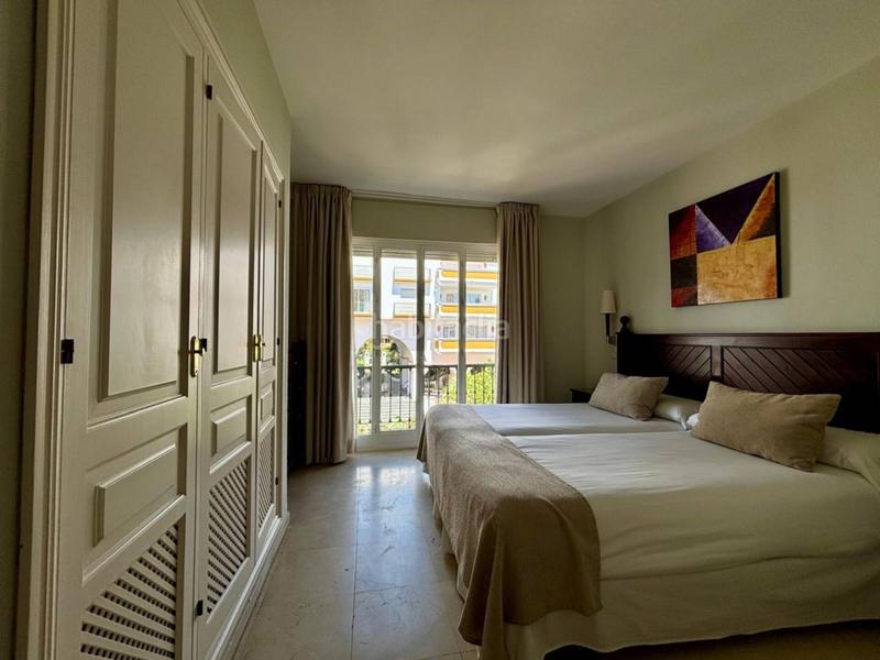 Foto 2679d198-263a-442a-8f9d-999c1861d37e. Piso en jardines de las golondrinas 1 club alanda en Marbella