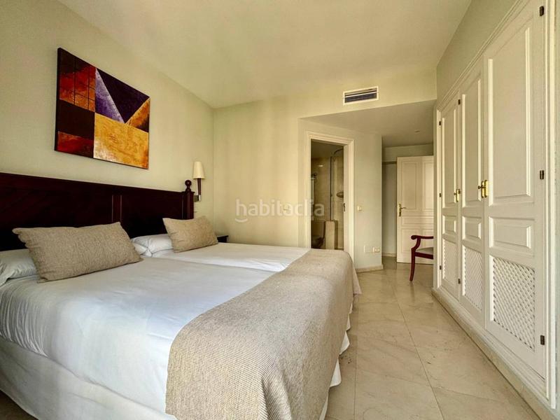 Foto 2c174943-3d91-4bde-b121-b28b36f76148. Piso en jardines de las golondrinas 1 club alanda en Marbella