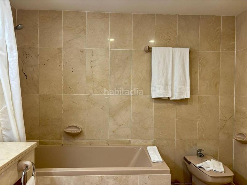 Foto 582c0c0e-b607-4b5c-97f4-68d42b89dd7c. Piso en jardines de las golondrinas 1 club alanda en Marbella