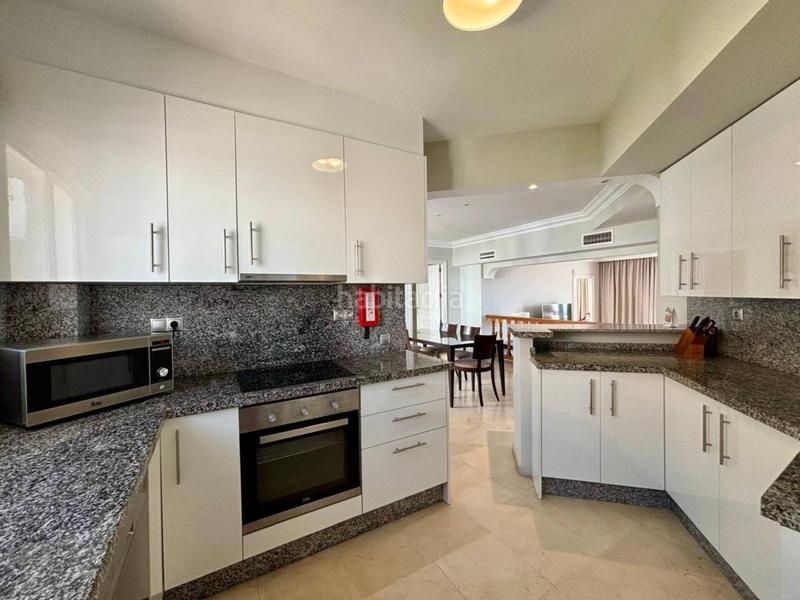 Foto 8800e0b9-b663-4ddf-943f-f0b58f64d6d5. Piso en jardines de las golondrinas 1 club alanda en Marbella