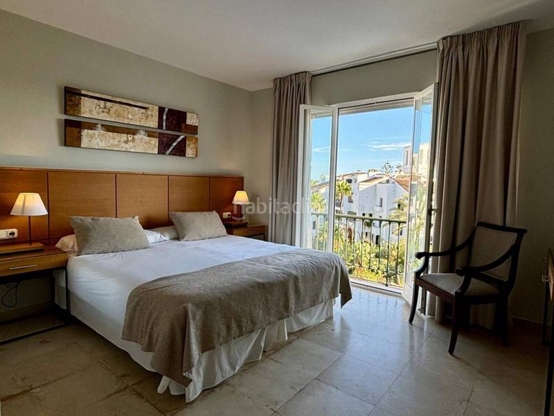 Foto d025fdaf-f4b5-4713-893b-4ae8cc286644. Piso en jardines de las golondrinas 1 club alanda en Marbella