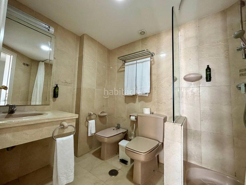 Foto f6689e00-17b5-4fc2-a04c-5f7706360344. Piso en jardines de las golondrinas 1 club alanda en Marbella