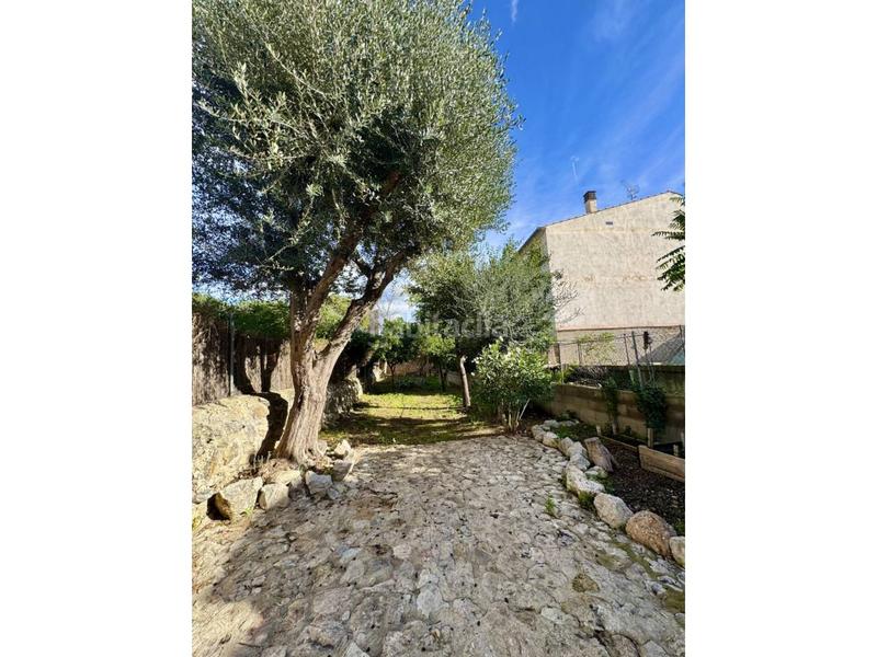 Foto 0c4cb81e-23d7-4bef-9eea-a7a281815ed0. Alquiler casa encantadora casa de pueblo con jardín en alquiler en Alaró