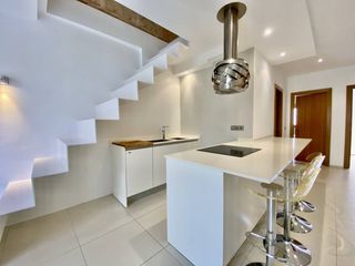 Lloguer Pis  Plaza llorenc bisbal. Piso en alquiler en cort