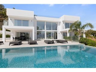 Maison à Calle madrid 1. Villa contemporanea en la mairena