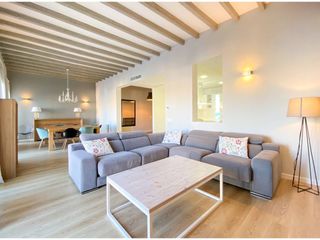 Alquiler Piso  Calle marqués de fontsanta. Exclusivo piso de lujo completamente reformado frente a plaza de
