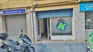 Geschäftsraum in Carrer de santander 18. Estupendo local reformado. para entrar.