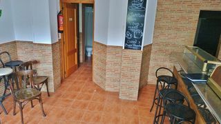 Lloguer Local Comercial  Carrer de fra j rodríguez. Estupendo local con licencia. para entrar.
