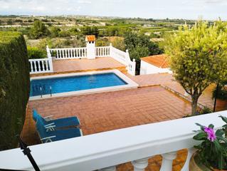 Xalet a Picassent. Espectacular chalet independiente con piscina, garaje, terrazas