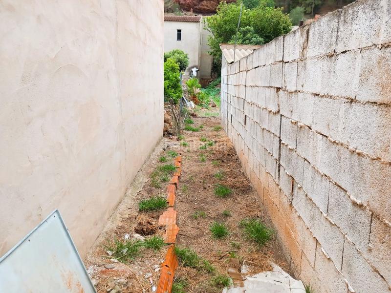 Foto a03e30af-5489-4806-b5cb-9427d743563f. Casa con camino in Calles