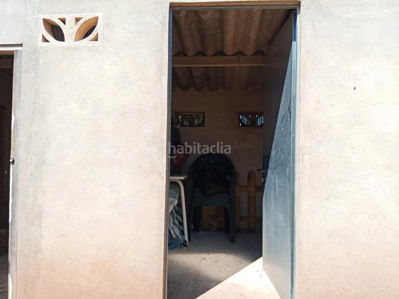 Foto cd85d6fd-8352-4442-bdad-08e5b85d8f82. Bauernhof mit kamin parking in Calles