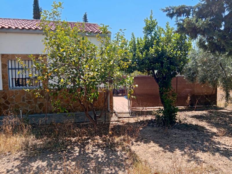 Foto dc79f406-6e73-49fd-952a-99c4373a75e9. Bauernhof mit kamin parking in Calles