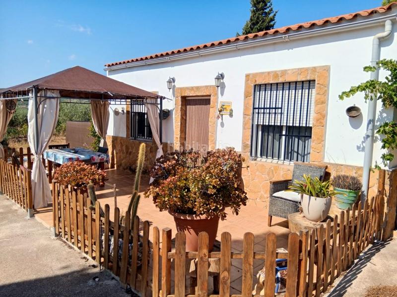 Foto f85aece2-7c23-495c-a9dd-27f91f171f28. Bauernhof mit kamin parking in Calles