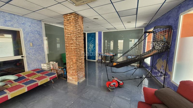 Foto 4580a850-2534-435b-96bc-3022a50ecf5c. Local comercial en calle jacinto benavente 29 excelente y amplio local esquinero en Villena