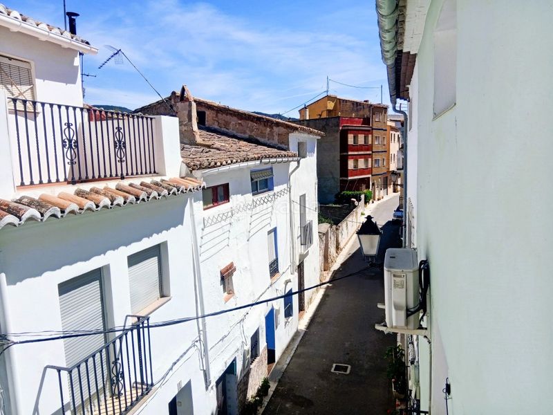 Foto c95ea302-38a6-4fe1-bb43-53f2b598f443. Casa a plaza mayor 9 a Calles