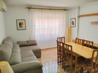 Lloguer Pis a Navajas. Bonito piso en navajas. 3º sin ascensor. sólo singles y parejas