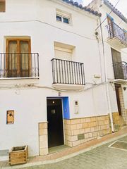Casa  Plaza guerrillero romeu 7. Bonita casa de pueblo en sot de chera