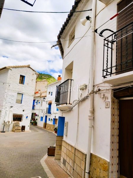 Foto a0a36896-2131-4be5-a2a1-fd209391b227. Casa amb xemeneia a Sot de Chera