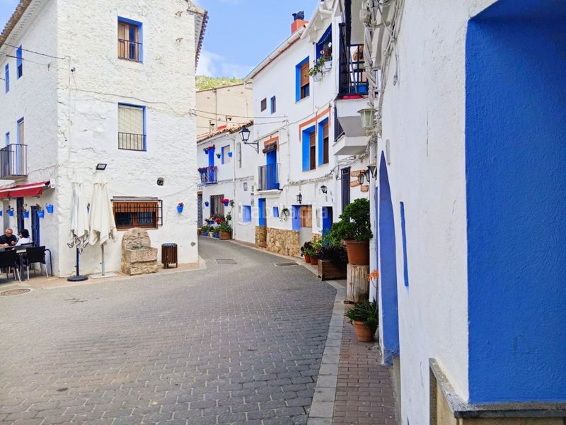 Foto e7ea7a44-c01e-4b35-a44f-0d81d58cf3a1. Casa amb xemeneia a Sot de Chera