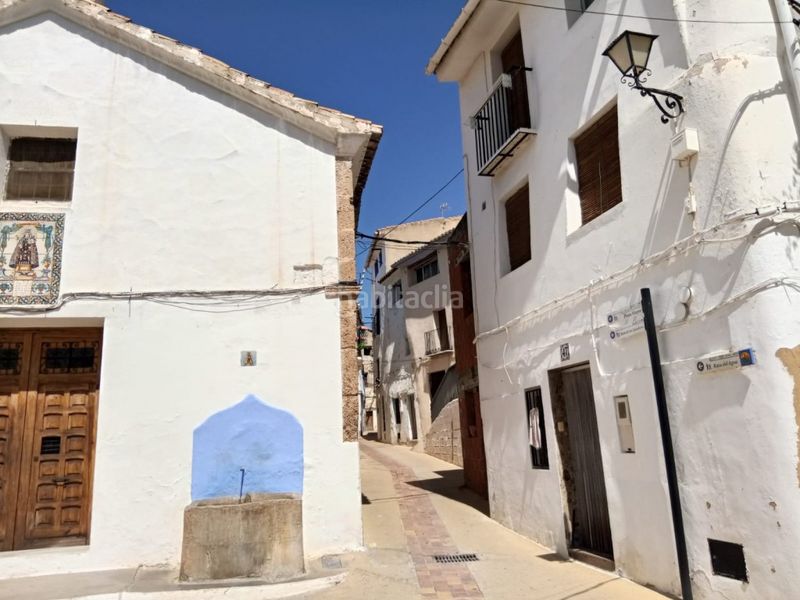 Foto 6d38e5f4-f52d-464b-a909-661a8808685a. Casa amb xemeneia a Chelva