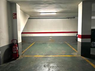 Rent Car parking  Carrer d'almàssera. Se alquila plaza de garaje amplia