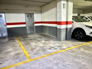 Parking coche  Carrer clara campoamor 3. Garaje con trastero en quart de poblet