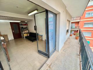 Etagenwohnung  Carrer de paco sanz. Se vende piso todo exterior para reformar en zona primero de may