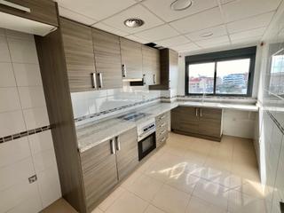 Flat  Carrer del 9 d'octubre 87. Se vende piso seminuevo con 2 plazas de garaje.