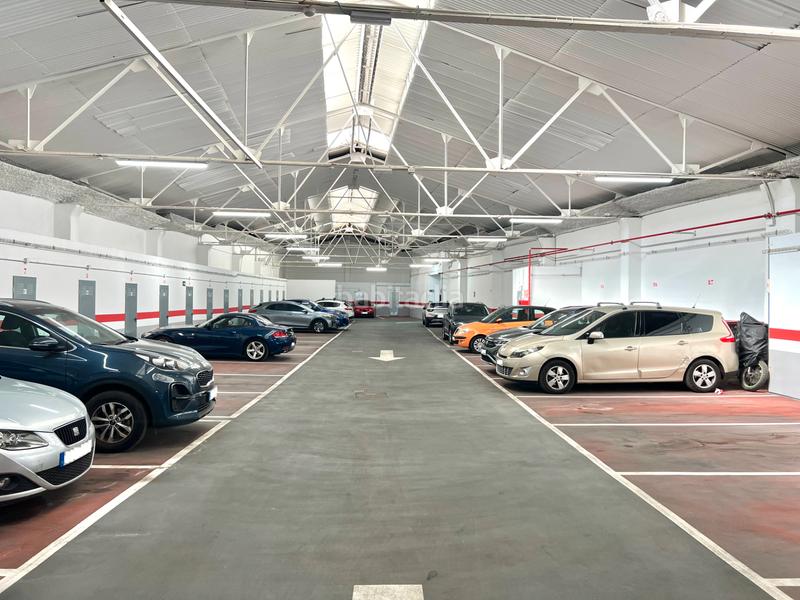 Foto d14c2df2-1ffc-4e62-8406-e2ecb061e659. Car parking in Nou Moles Valencia