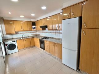 Casa  Carrer de planas 37. Se vende casa independiente en zona ruzafa