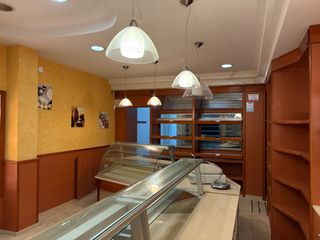 Transfer Business premise in Carrer del litògraf pascual i abad 18. Se traspasa horno-pastelería equipado y con licencia