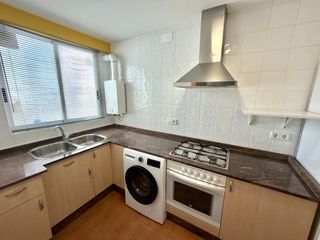 Location Appartement à Carrer del litògraf pascual i abad 12. Se alquila piso amueblado junto a avda gaspar aguilar