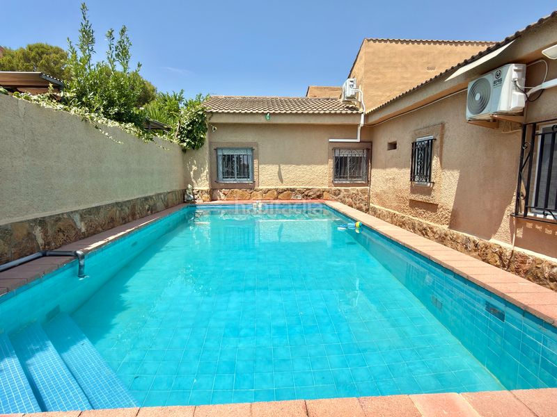 Foto 1db7d4fa-e9b0-4246-a515-2c7c67a2c56b. Xalet amb xemeneia aparcament piscina a La Loma Chiva