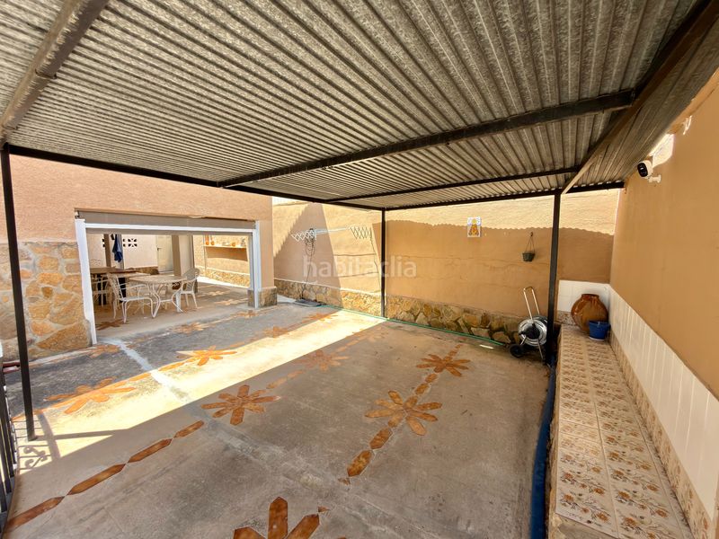 Foto 1fb63d89-0e1d-4d00-8cbd-e6195146e4e9. Xalet amb xemeneia aparcament piscina a La Loma Chiva