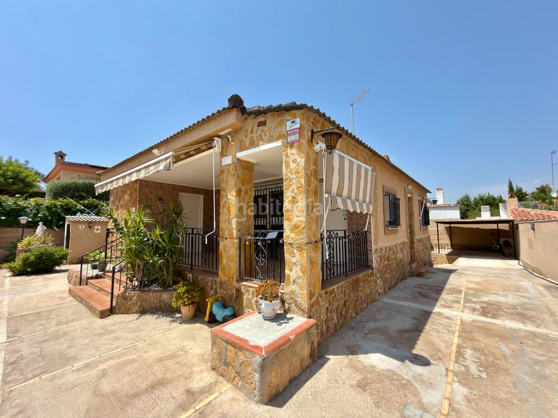 Foto be5b5cfe-6ac4-4cec-a697-2918b4a366ff. Xalet amb xemeneia aparcament piscina a La Loma Chiva