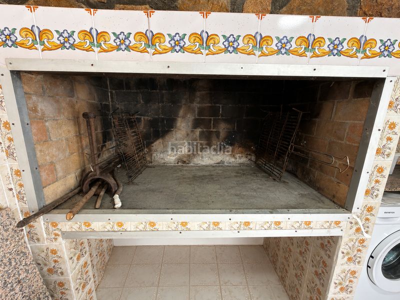 Foto d74d91df-7982-4a05-86d9-f1a8a64270f1. Xalet amb xemeneia aparcament piscina a La Loma Chiva