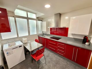 Pis  Carrer san edesio. ¡amplia vivienda de 3 dormitorios, 2 baños y balcón en el centro