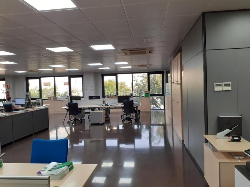 Foto 4dd7fa4e-b287-47a1-af4c-db9df6d9c945. Rent industrial building in Granvia LH Hospitalet de Llobregat (L´)