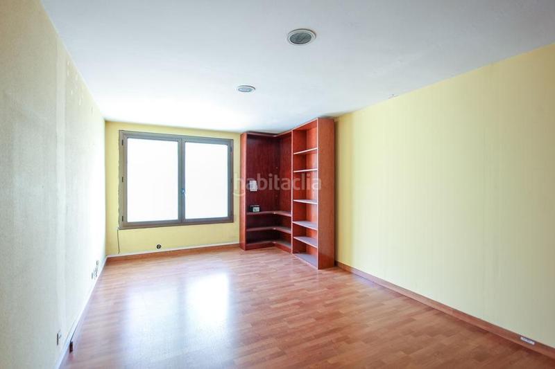 Foto 4ba4e7d7-0704-4c69-bc1d-0d57d45e6471. Bureau dans La Bordeta Barcelona