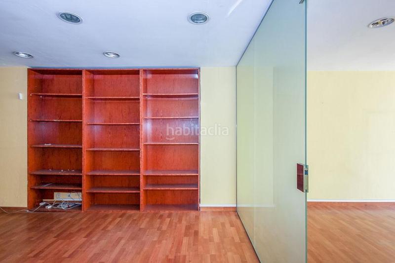 Foto 8ea9e450-d04e-48b1-b40e-ab5fda5a9551. Bureau dans La Bordeta Barcelona