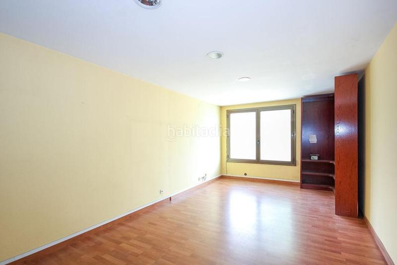 Foto 936663a6-ea9a-41b5-990d-4538a9b8cfdd. Bureau dans La Bordeta Barcelona