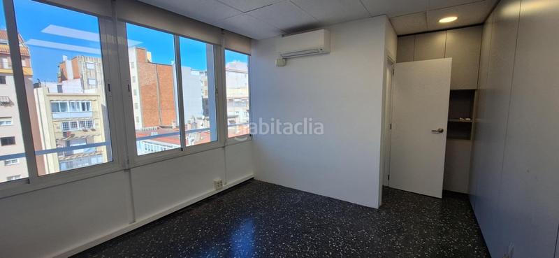 Foto c2a94ca3-6c15-403e-ada3-1a60a54f6154. Rent office space with heating in Barri de les Corts Barcelona