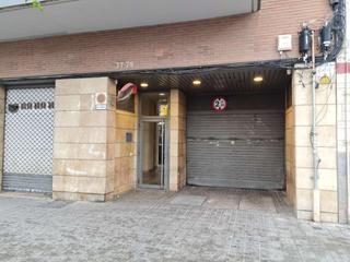 Oficina  Barcelona - carrer cantera. Conjunto de oficinas en venta habilitadas como viviendas en les