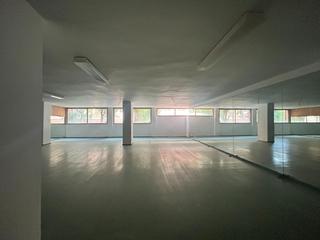 Business premise  Barcelona - carrer freixa. Amplio local en venta en zona alta de barcelona