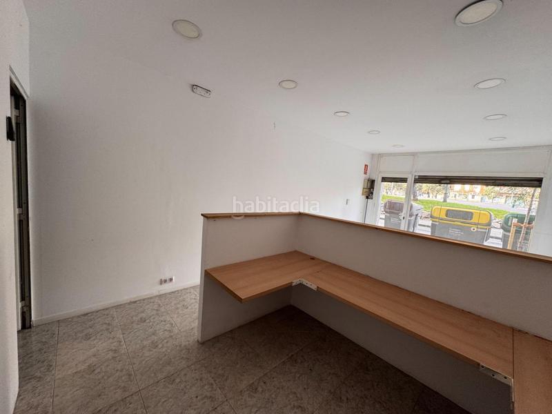 Foto 0f3d728c-6b9d-4beb-b000-c978cc76b0cc. Local comercial amplio local comercial en sant andreu, avinguda meridiana en Barcelona